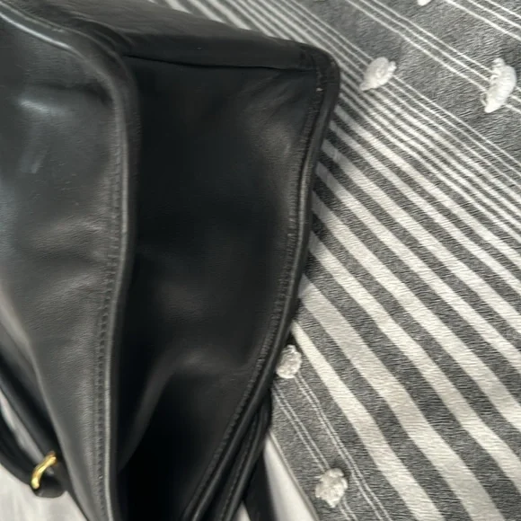 Beekman Black Leather Coach Briefcase with top handle and shoulder strap. 17x12” - Picture 5 of 13